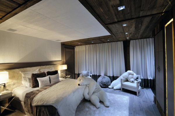 White Pearl Chalet bedroom