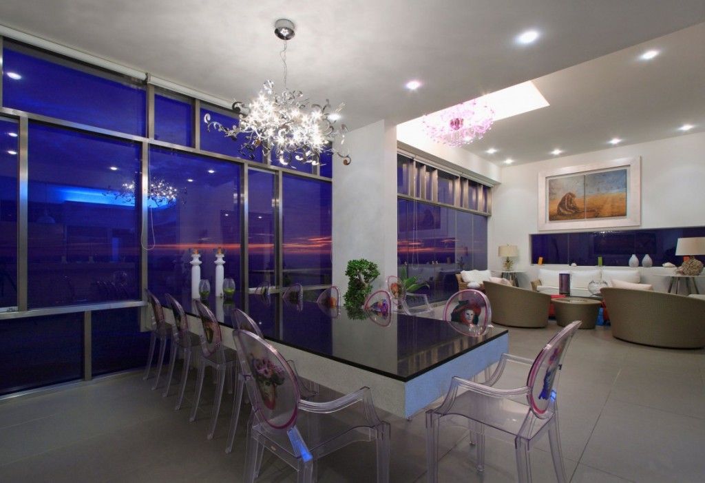 Alvarez Beach House dining room