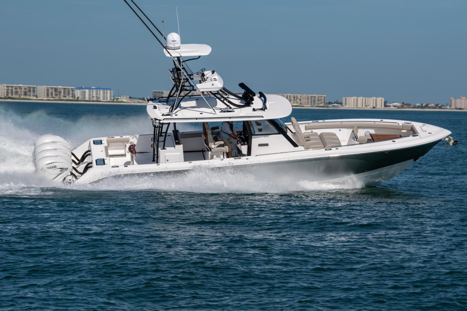 Everglades 435 Center Console Ocean Home magazine
