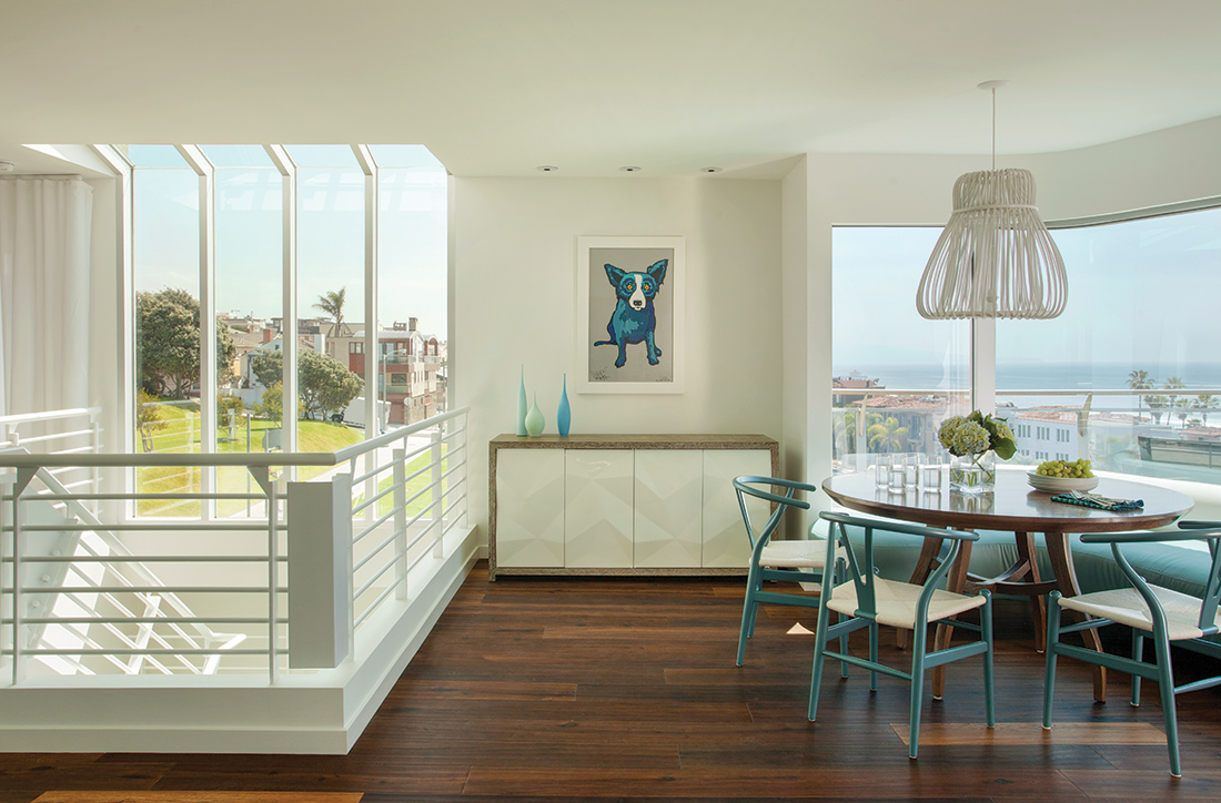 East Coast Designer Creates Modern Interiors for a Manhattan Beach ...