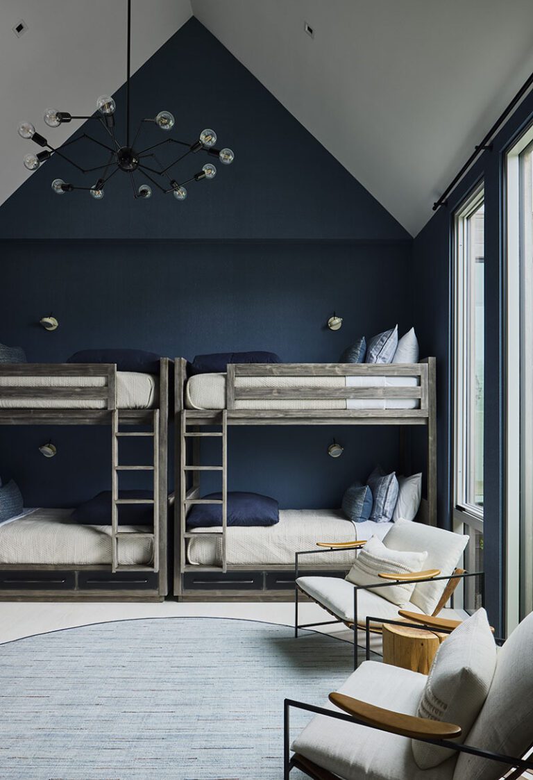 A Nantucket Family Compound Deconstructs and Reimagines Traditional ...