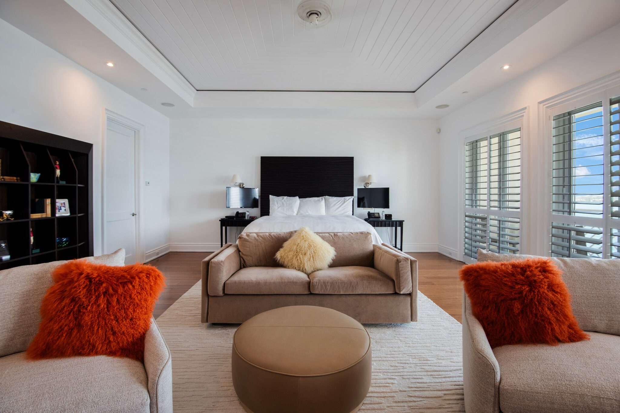 Stunning Remarks Penthouse Apartment Off Grid Ocean Retreat image