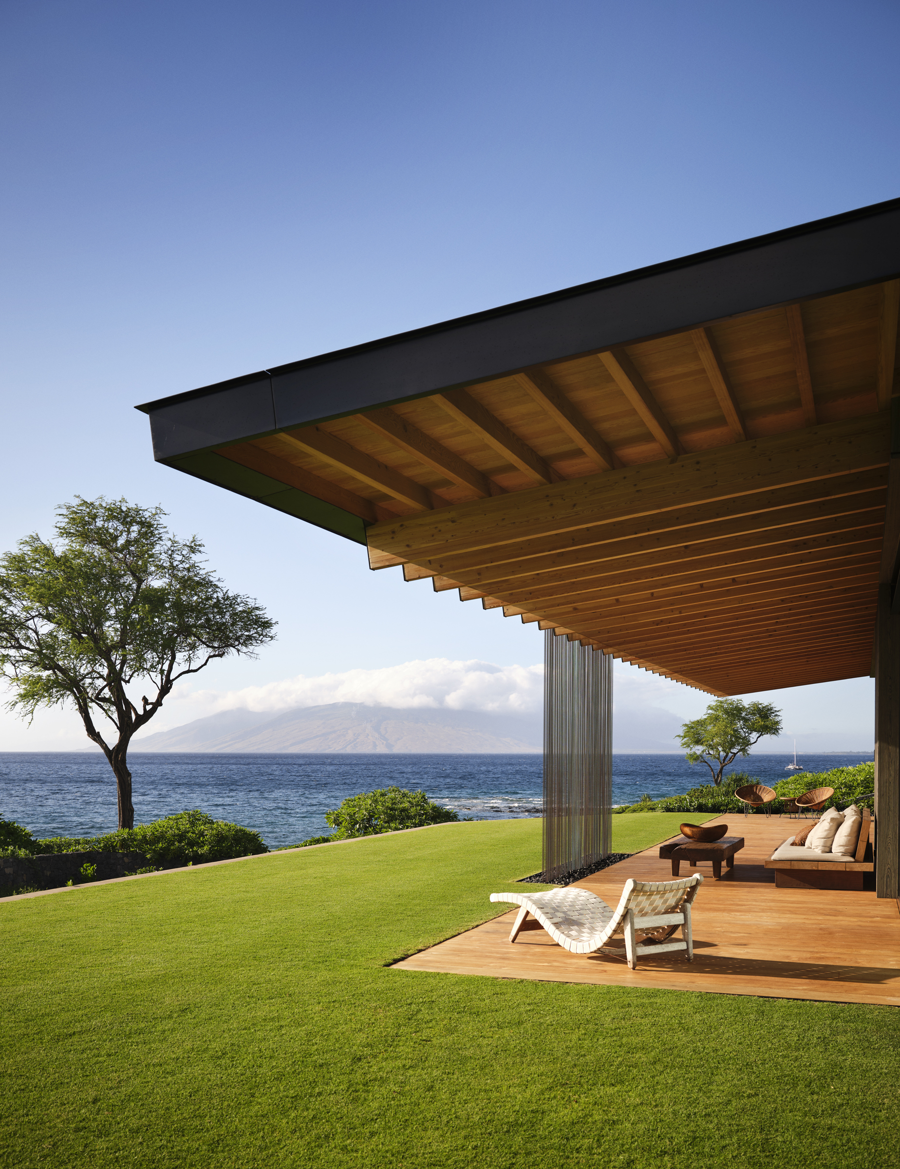 Walker Warner's modern guest house opens to gardens and the Pacific in Makena, Maui